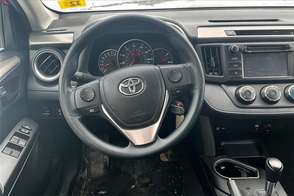 2016 Toyota RAV4 LE - Photo 17