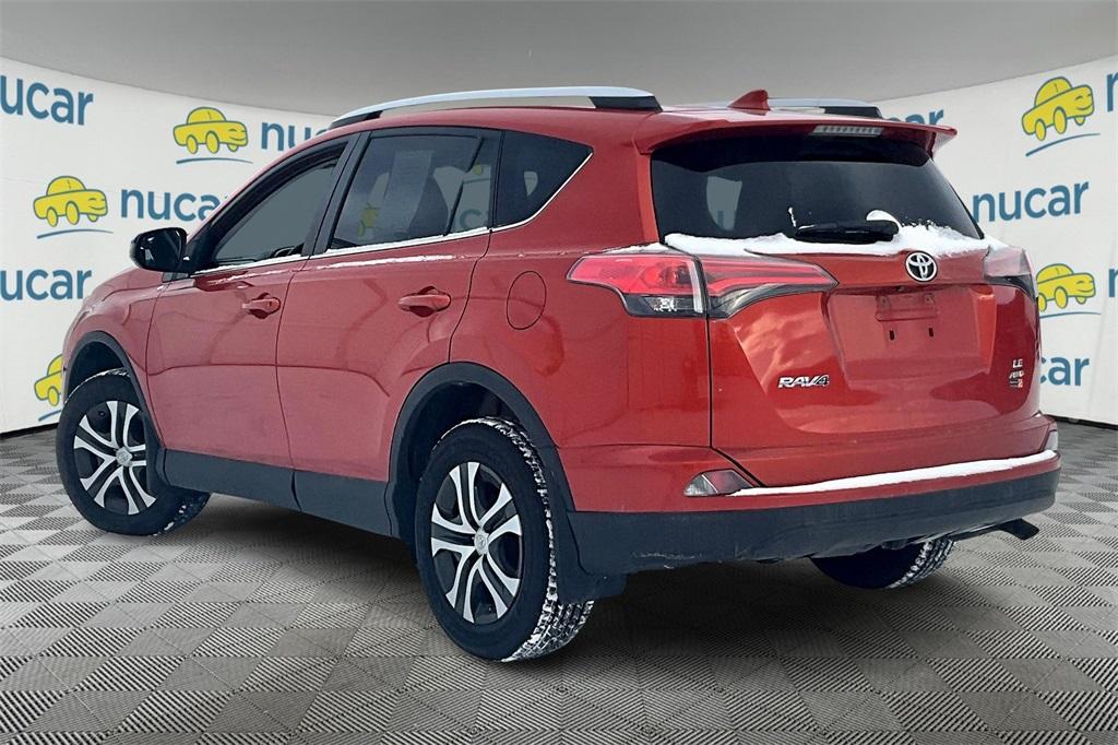 2016 Toyota RAV4 LE - Photo 4