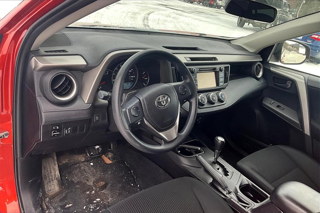 2016 Toyota RAV4 LE - Photo 8