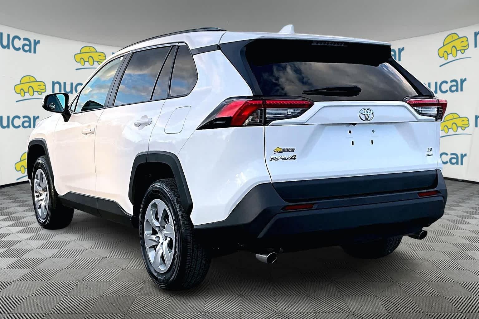 2021 Toyota RAV4 LE - Photo 4