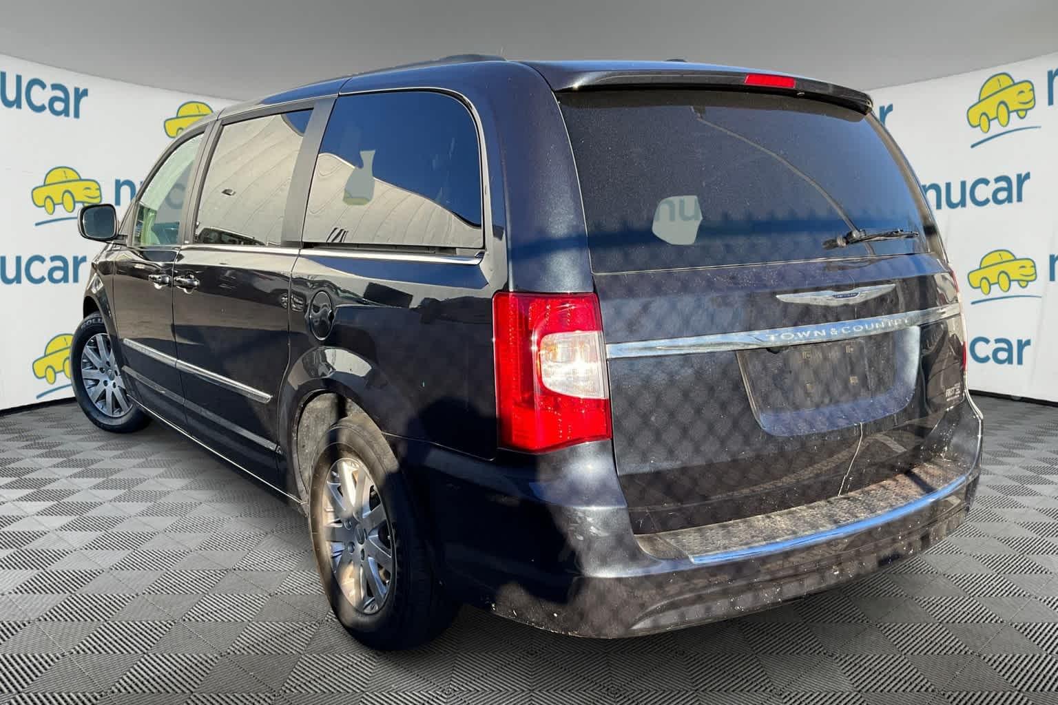 2014 Chrysler Town & Country Touring - Photo 3