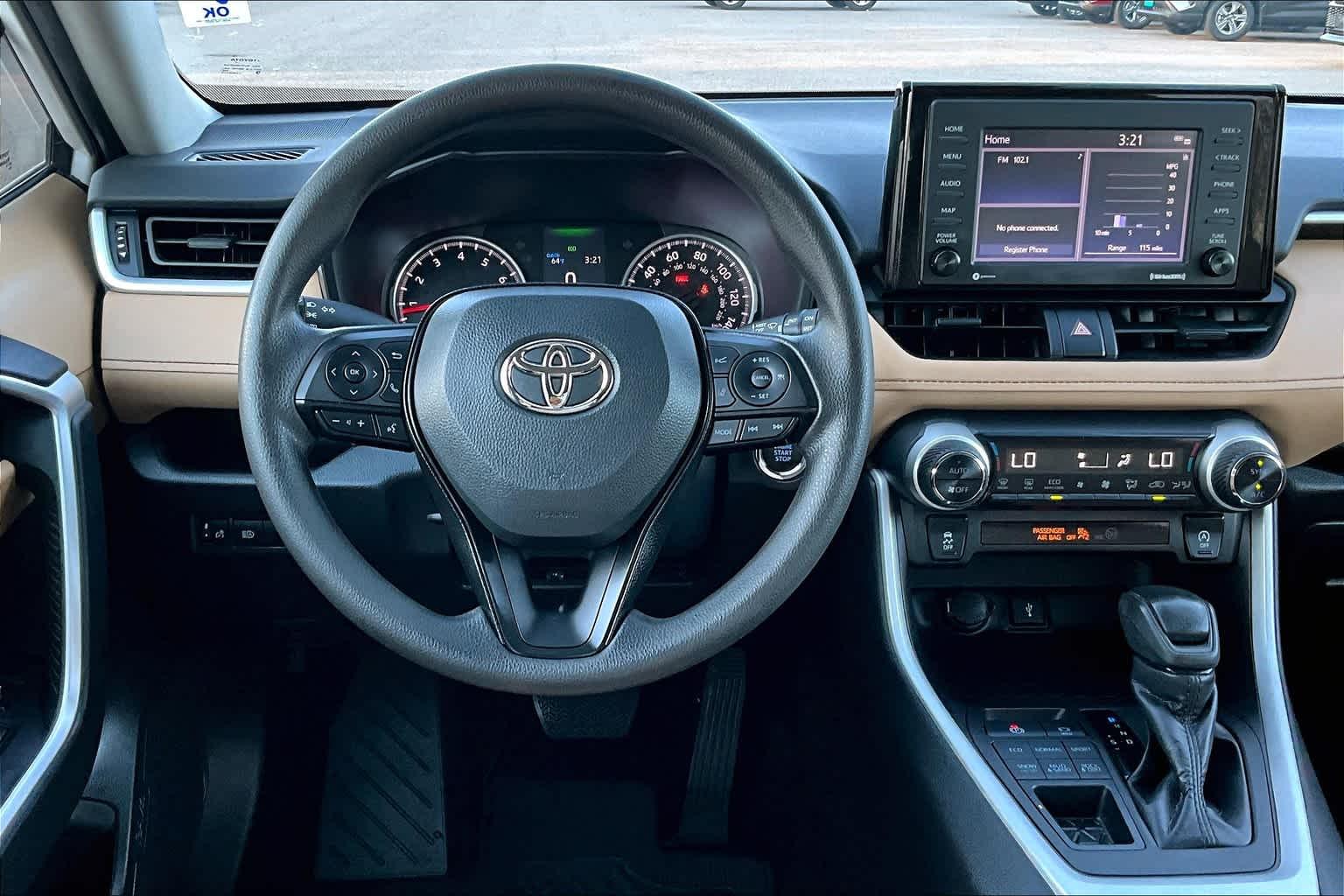 2022 Toyota RAV4 XLE - Photo 17