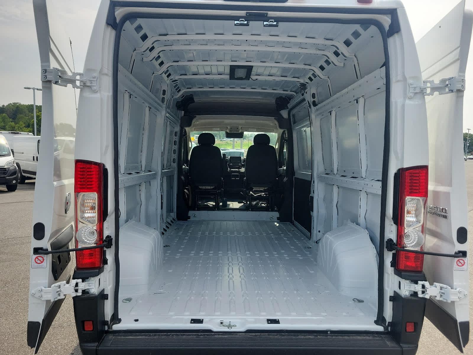 2024 Ram ProMaster 2500 High Roof - Photo 19