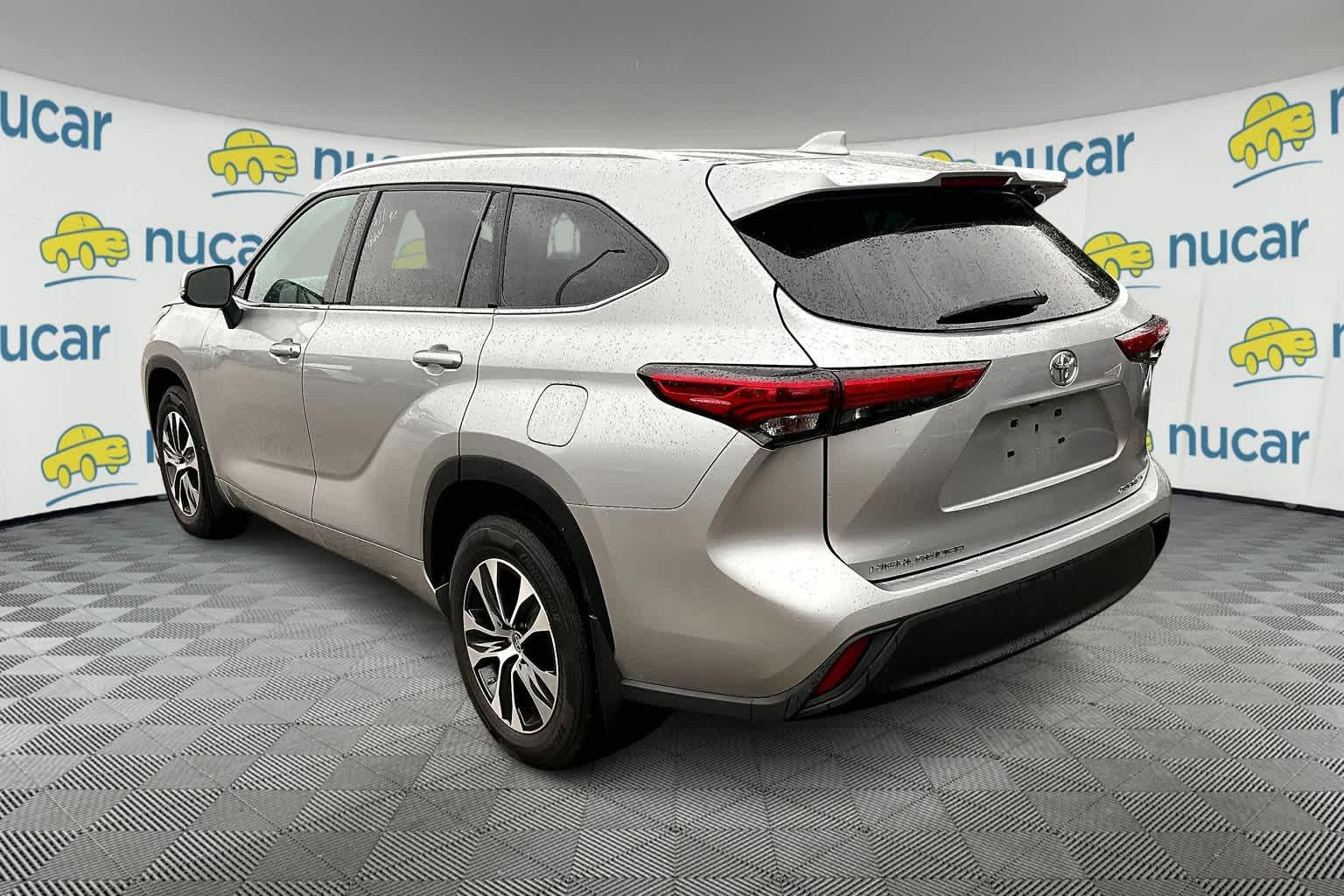 2021 Toyota Highlander XLE - Photo 3