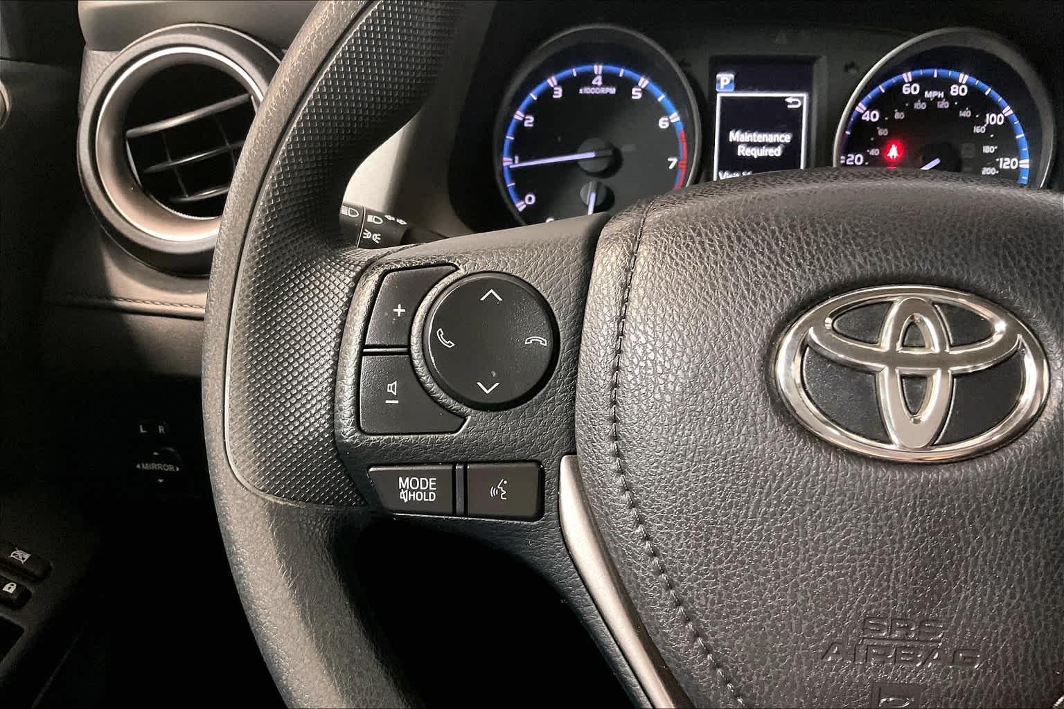 2018 Toyota RAV4 LE - Photo 22