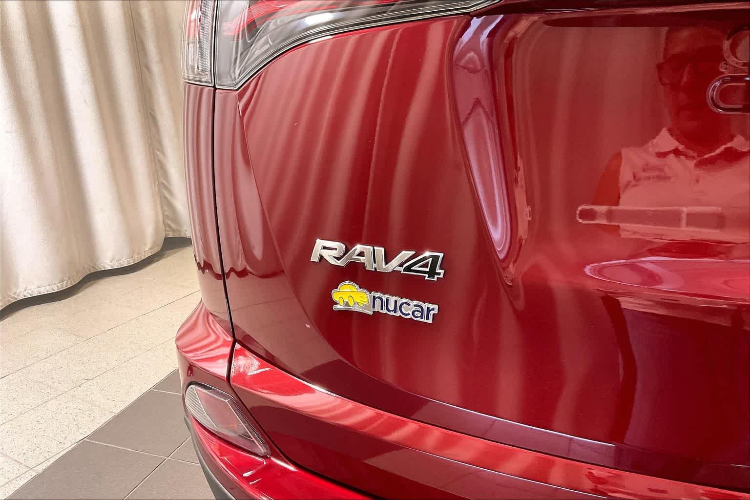 2018 Toyota RAV4 LE - Photo 28