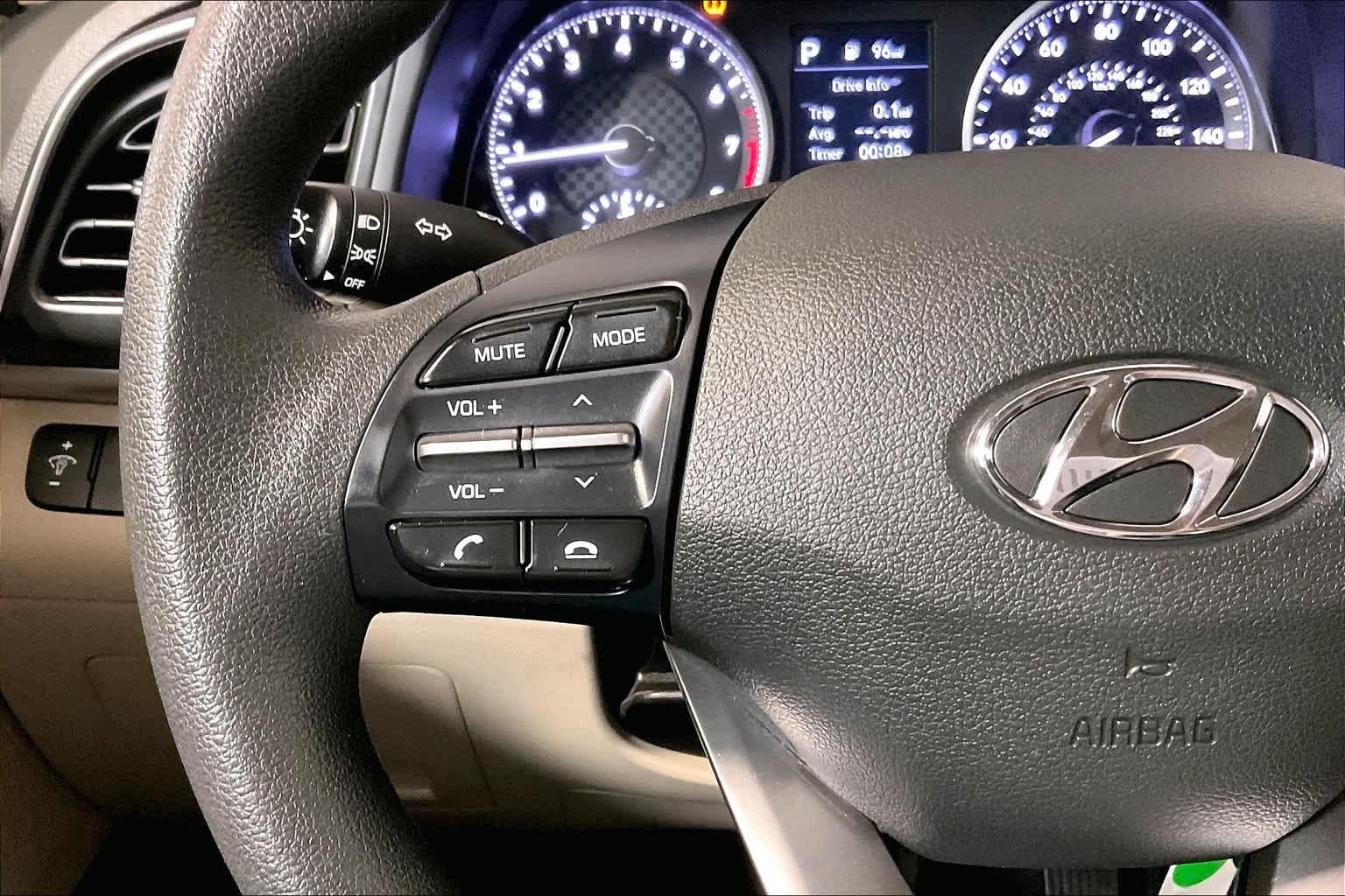 2020 Hyundai Elantra SE - Photo 22