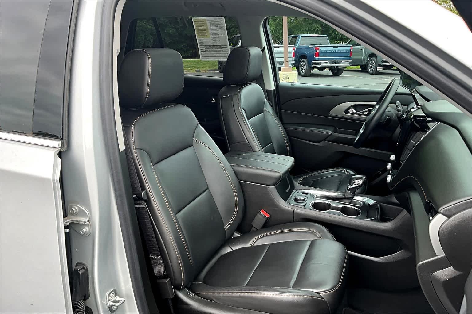 2021 Chevrolet Traverse LT Leather - Photo 11