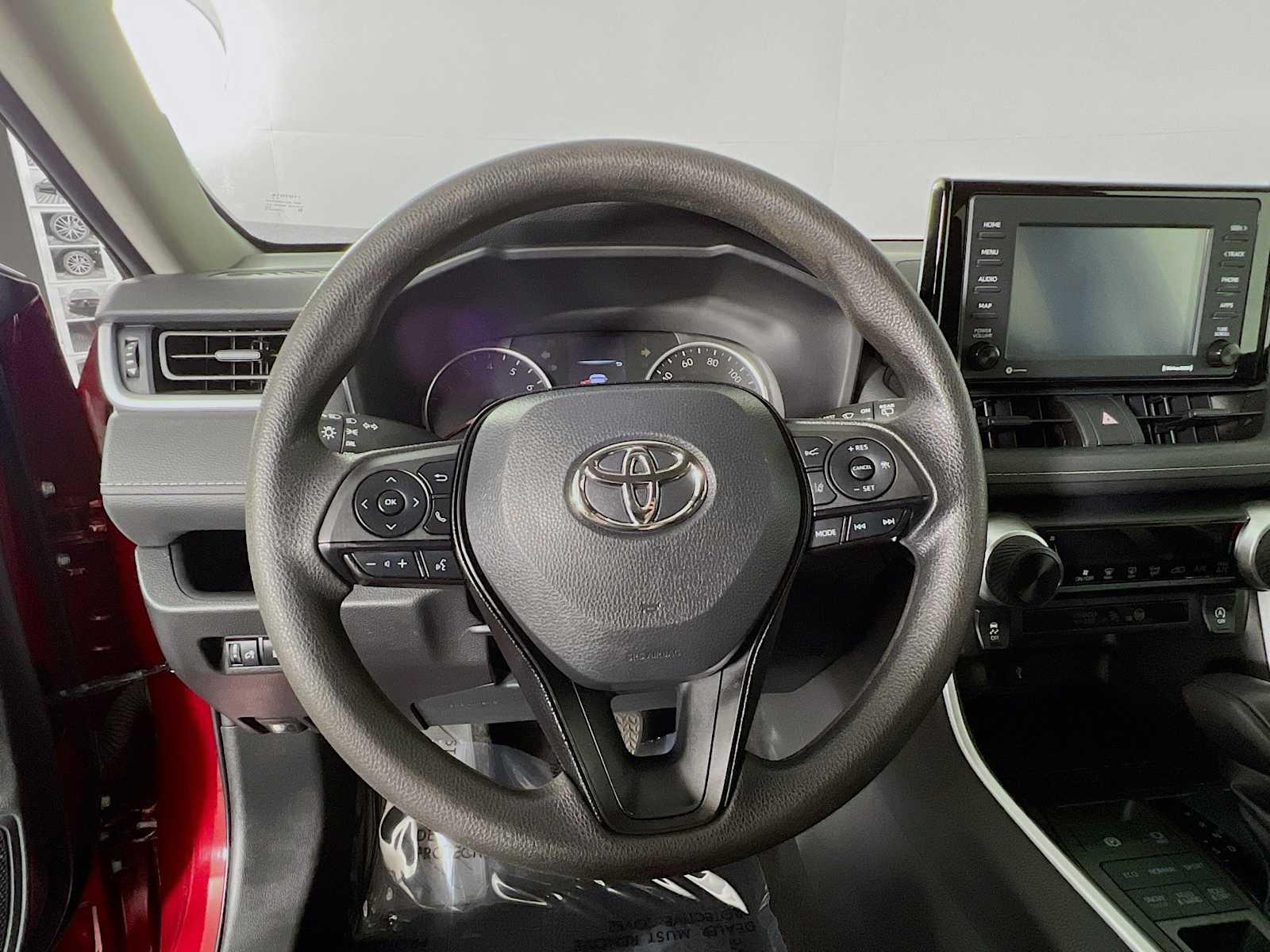 2022 Toyota RAV4 LE - Photo 11