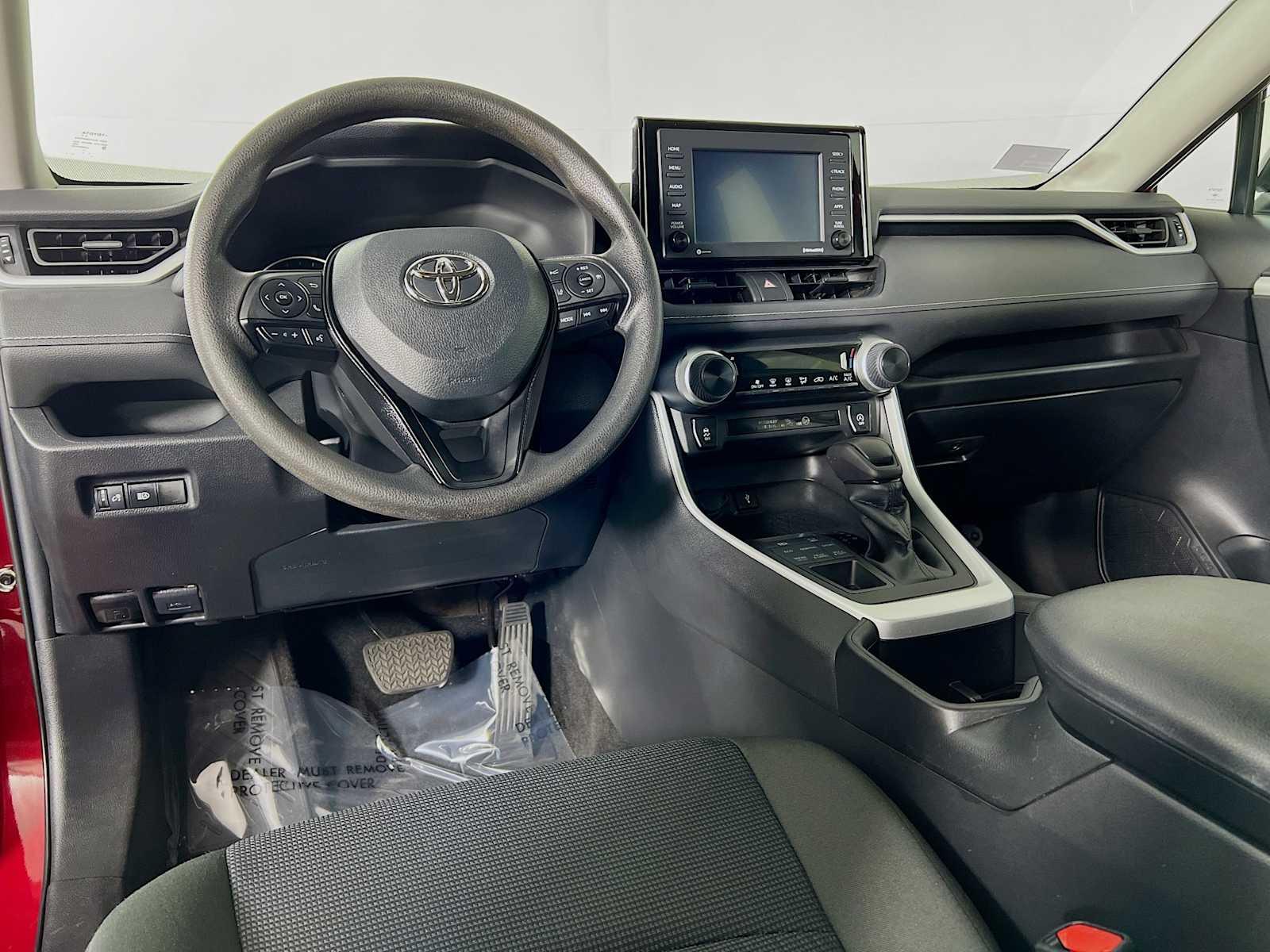 2022 Toyota RAV4 LE - Photo 9