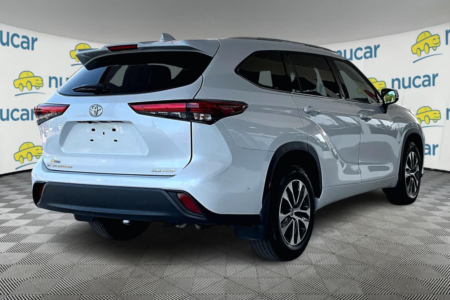 2022 Toyota Highlander XLE - Photo 6