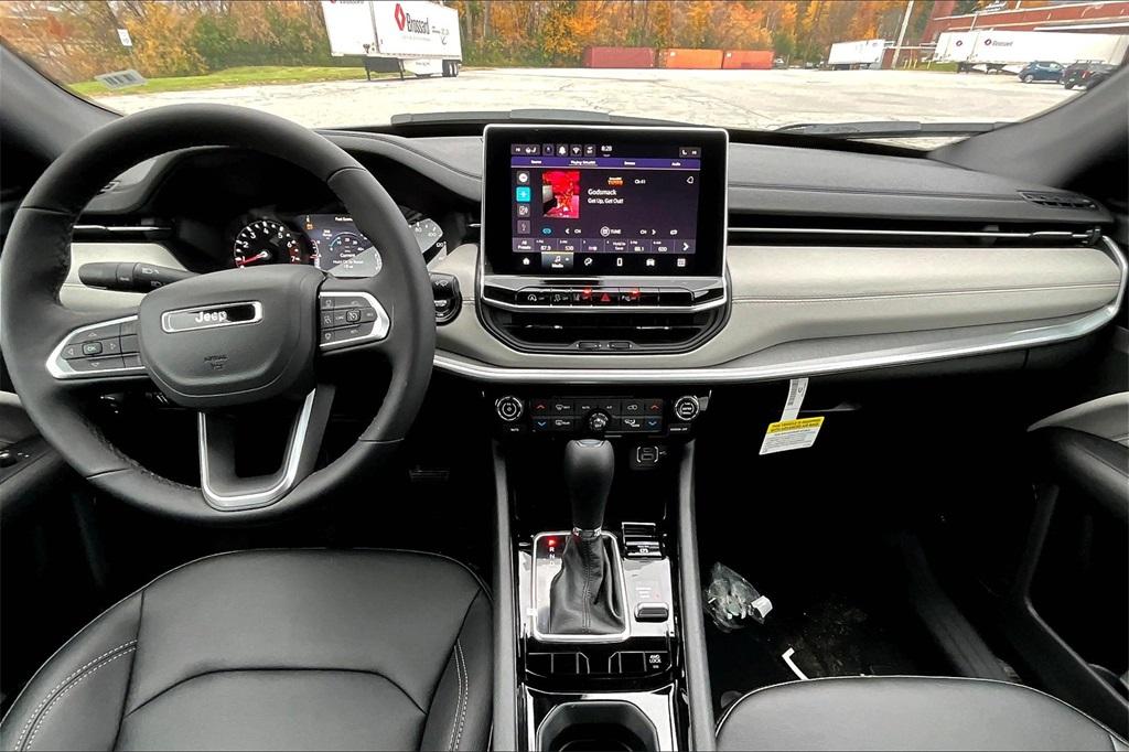 2025 Jeep Compass Limited - Photo 11