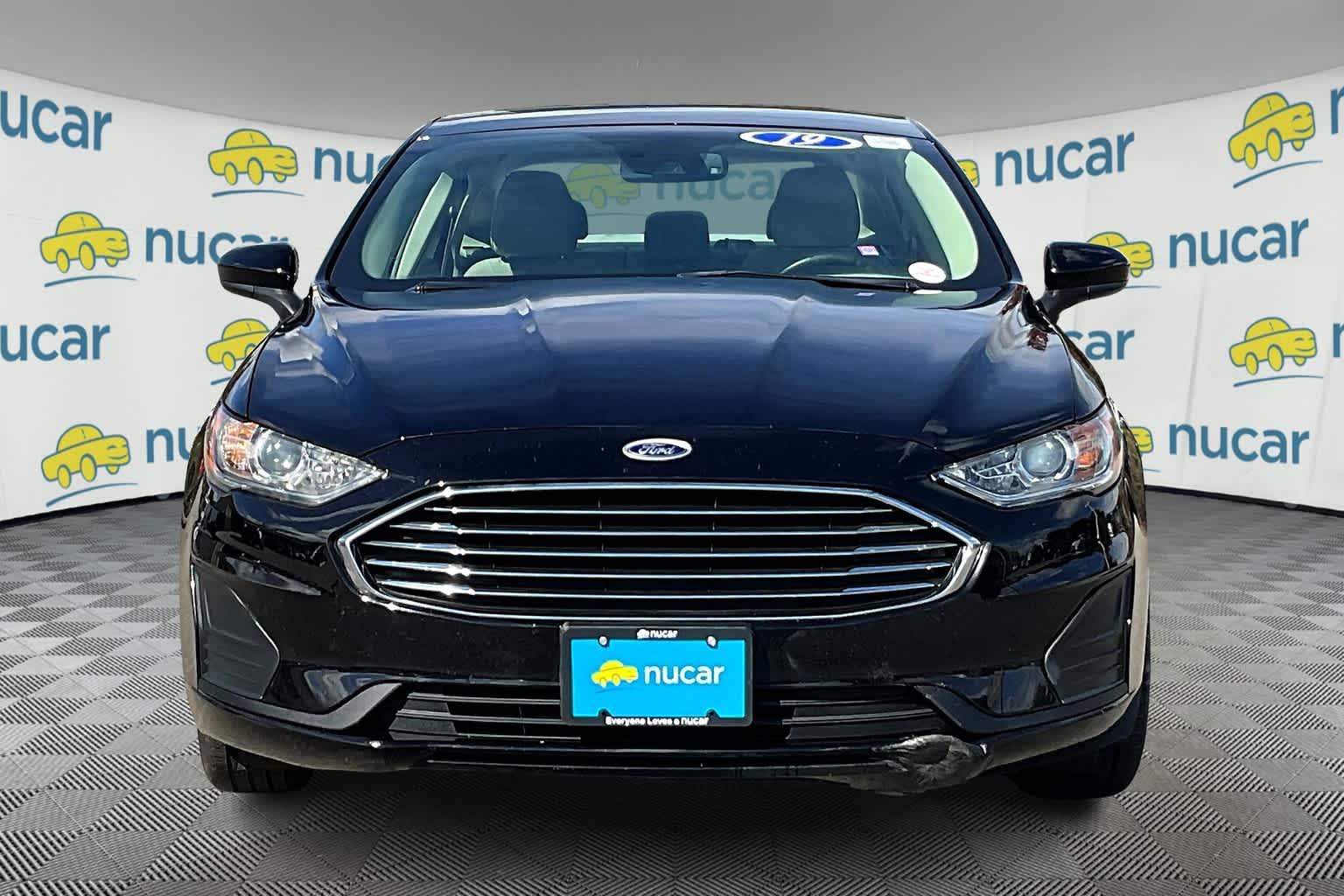 2019 Ford Fusion SE - Photo 2