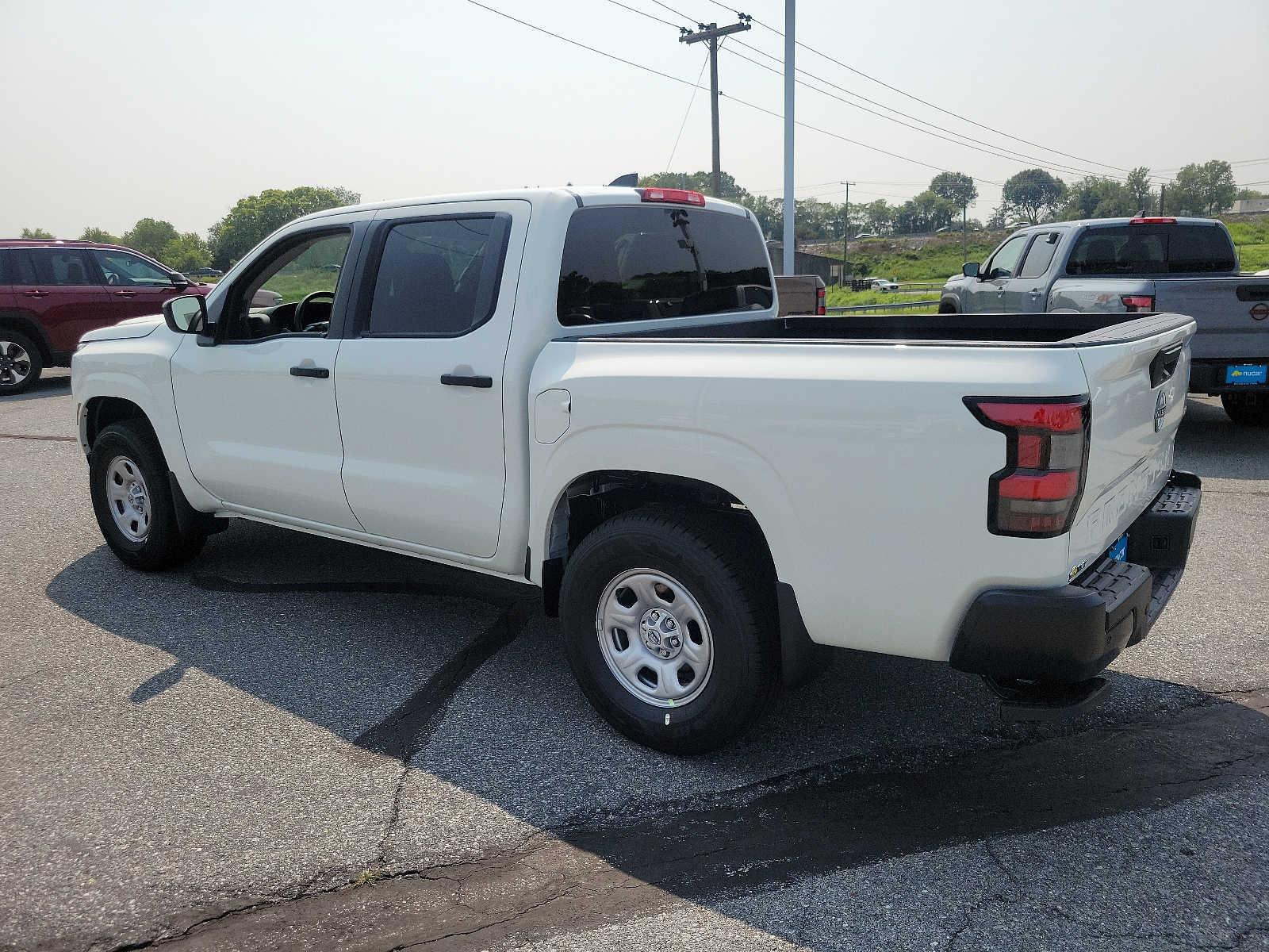 2024 Nissan Frontier S Crew Cab 4x4 - Photo 3