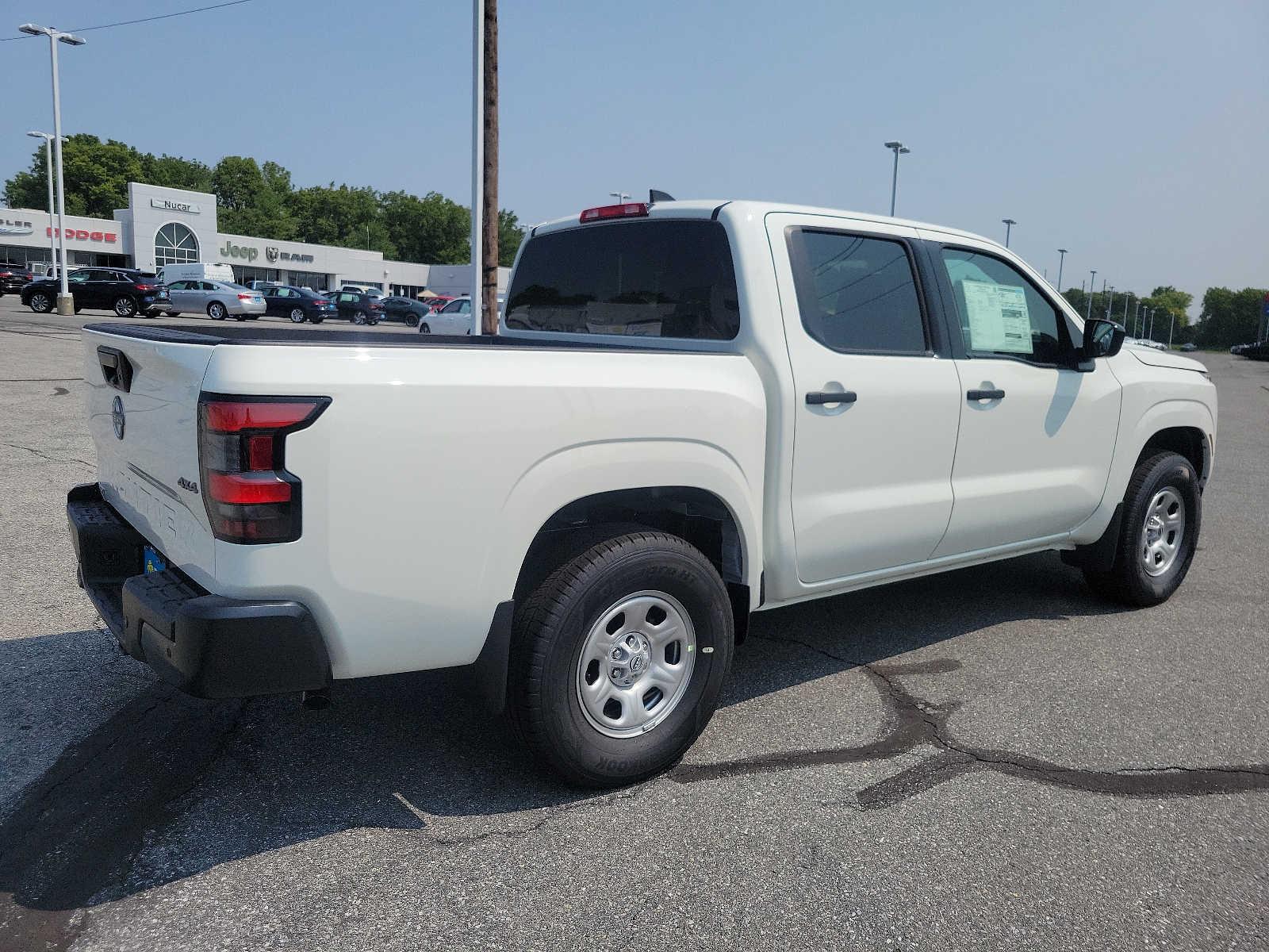 2024 Nissan Frontier S Crew Cab 4x4 - Photo 4