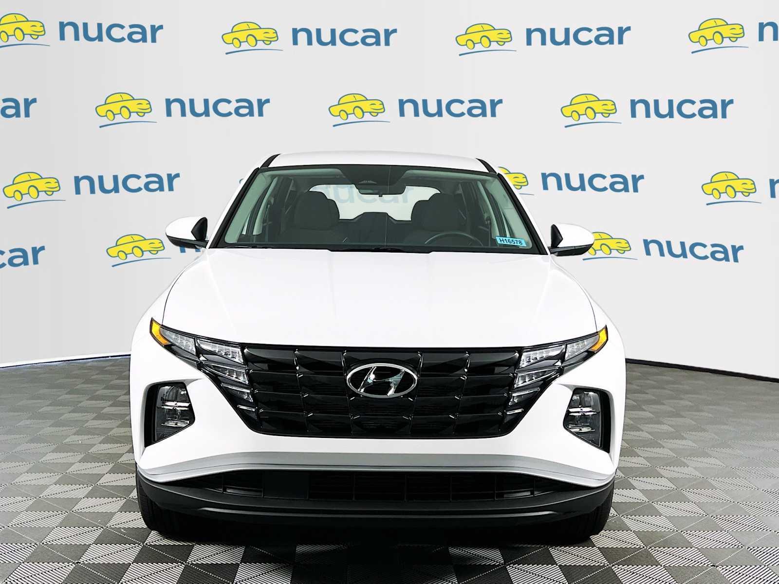 2024 Hyundai Tucson SE - Photo 2