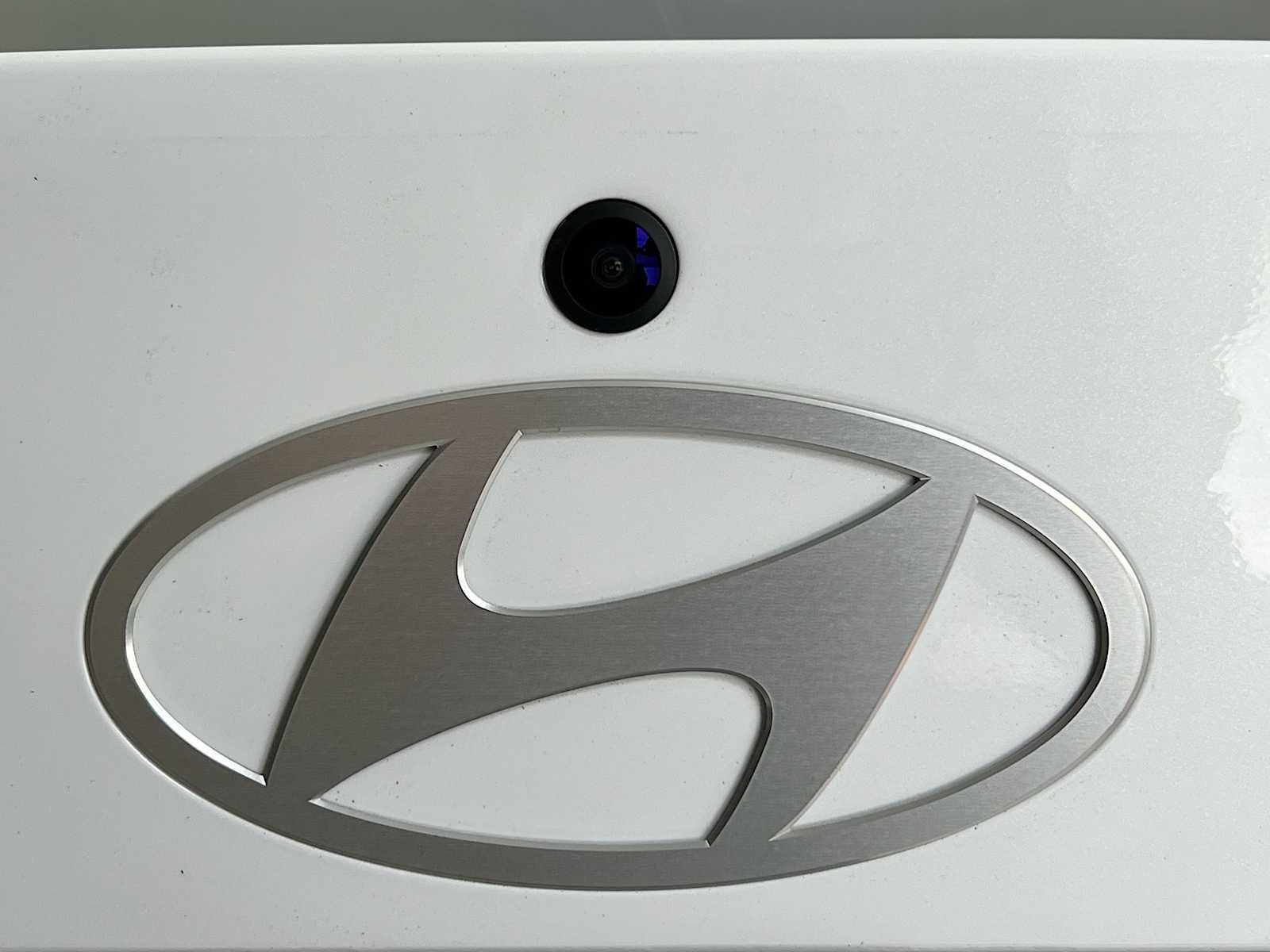 2025 Hyundai Elantra Limited - Photo 18