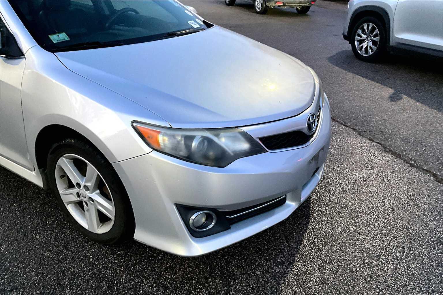 2012 Toyota Camry SE - Photo 5