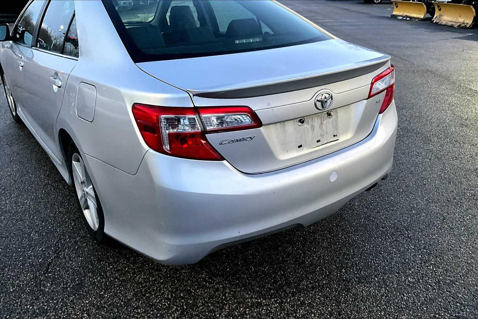 2012 Toyota Camry SE - Photo 7