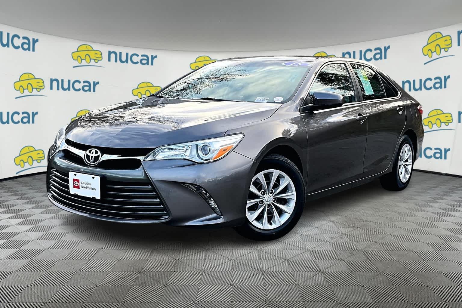 2015 Toyota Camry LE - Photo 3