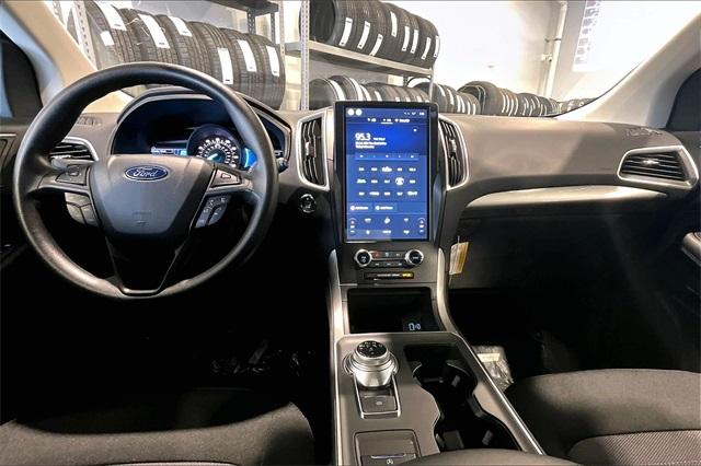 2024 Ford Edge SE - Photo 5