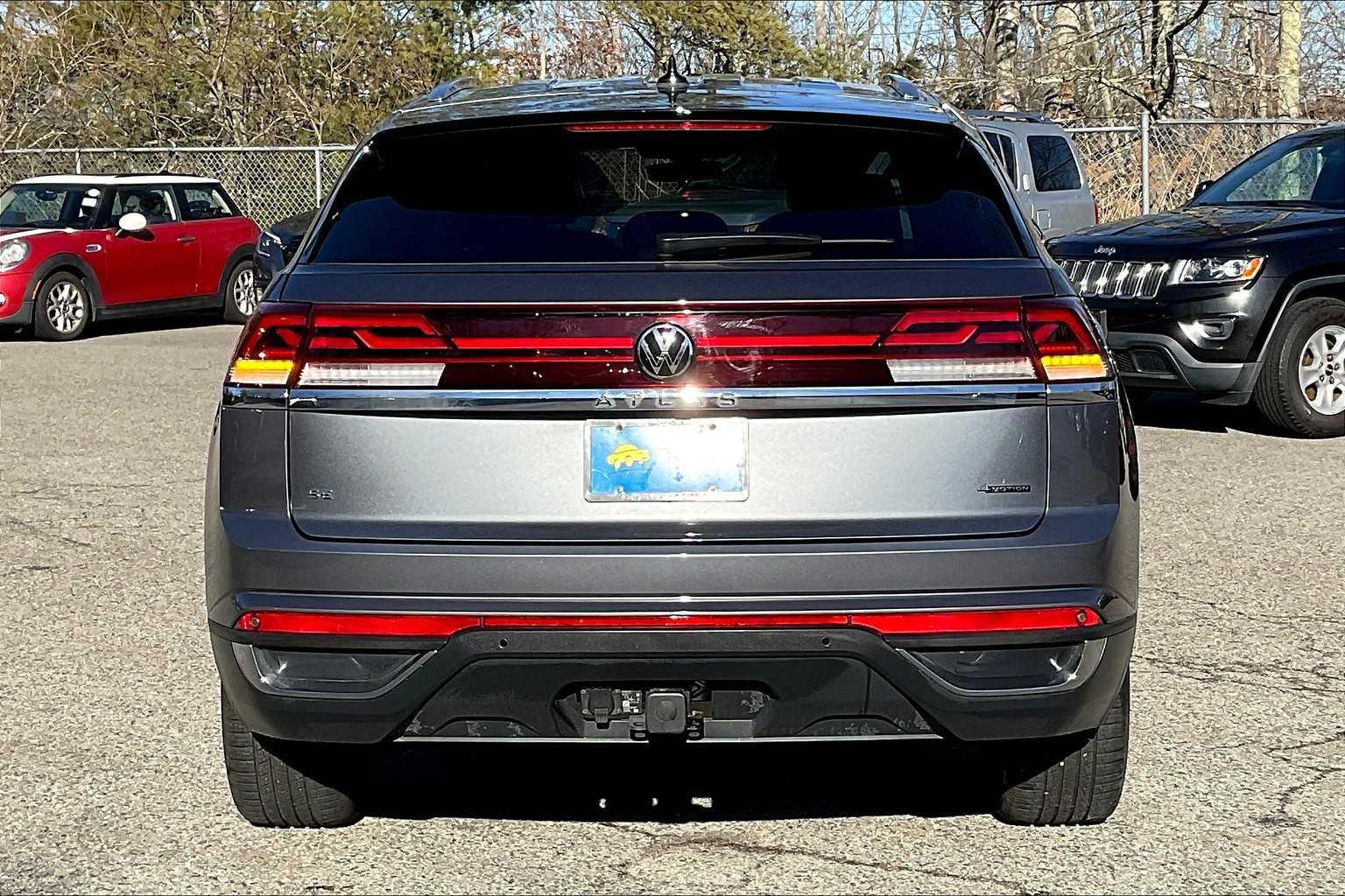 2024 Volkswagen Atlas Cross Sport 2.0T SE w/Technology - Photo 5