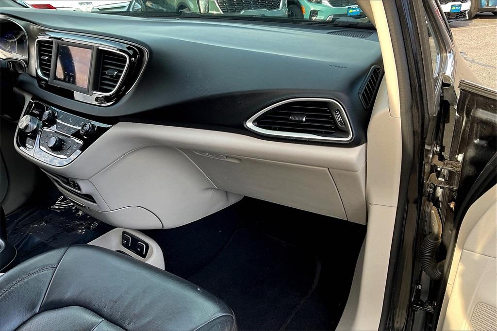 2020 Chrysler Pacifica Touring L - Photo 12