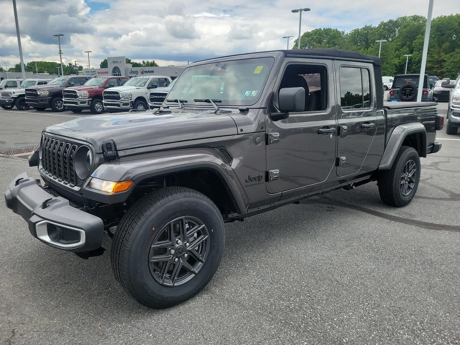 2024 Jeep Gladiator Sport S 4x4 - Photo 2