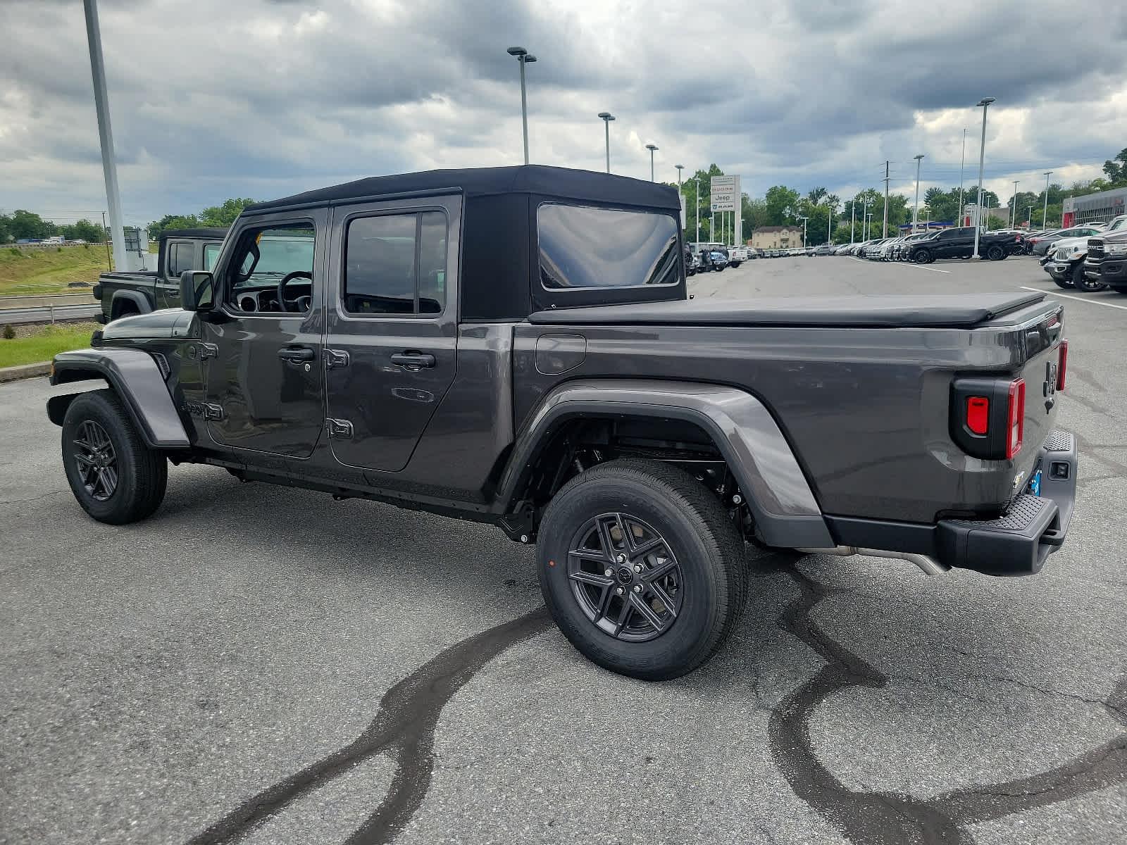 2024 Jeep Gladiator Sport S 4x4 - Photo 3