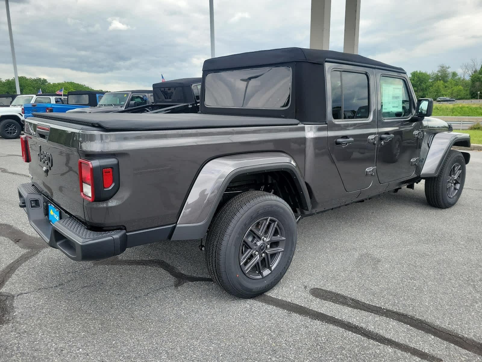 2024 Jeep Gladiator Sport S 4x4 - Photo 4