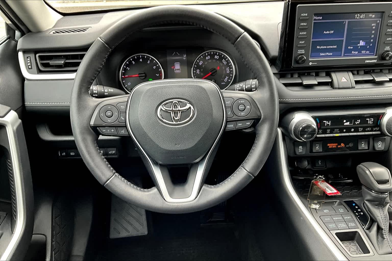 2021 Toyota RAV4 XLE - Photo 17