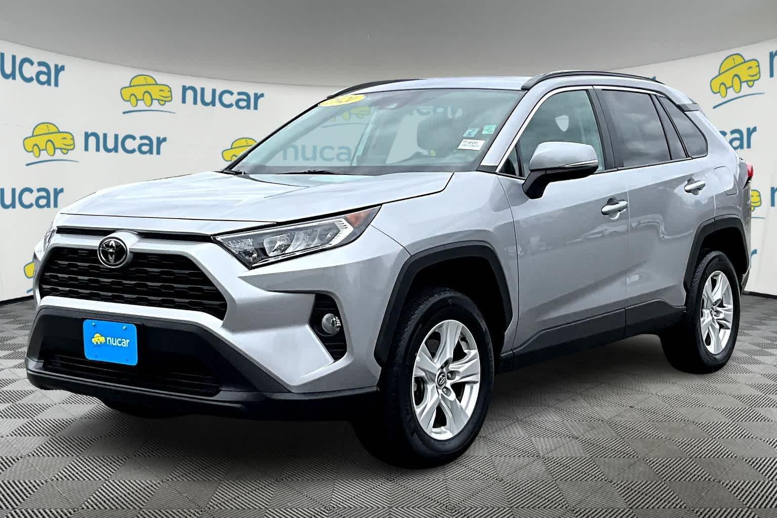 2021 Toyota RAV4 XLE - Photo 3