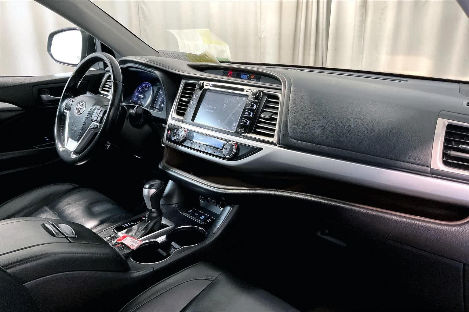 2019 Toyota Highlander XLE - Photo 14