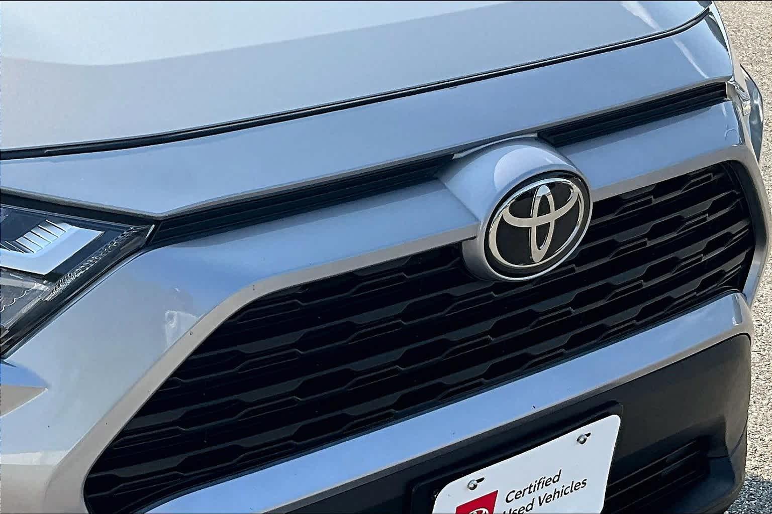 2022 Toyota RAV4 XLE - Photo 32