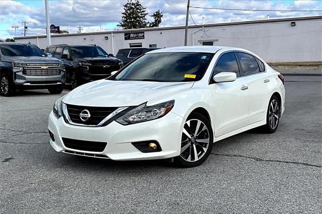 2017 Nissan Altima 2.5 SR - Photo 2