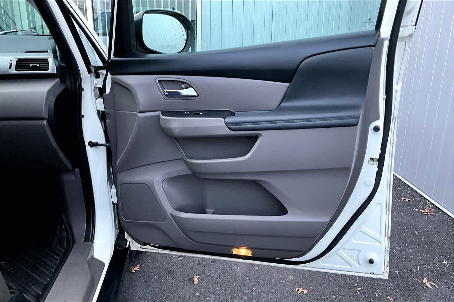 2016 Honda Odyssey EX-L - Photo 12