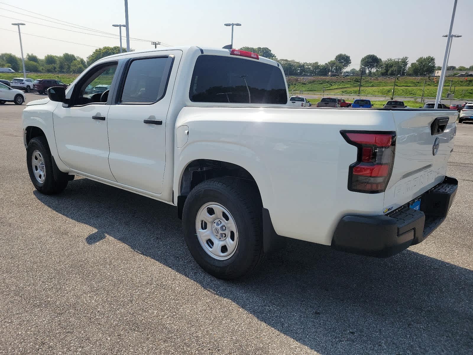 2024 Nissan Frontier S Crew Cab 4x4 - Photo 3