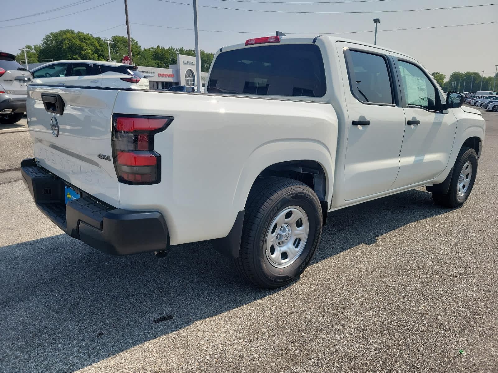 2024 Nissan Frontier S Crew Cab 4x4 - Photo 4