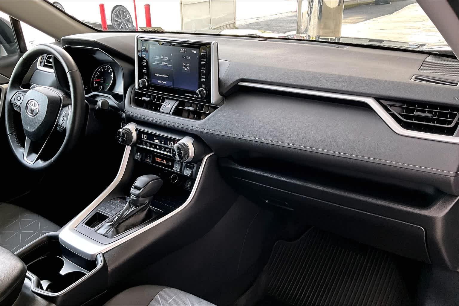 2021 Toyota RAV4 XLE - Photo 14