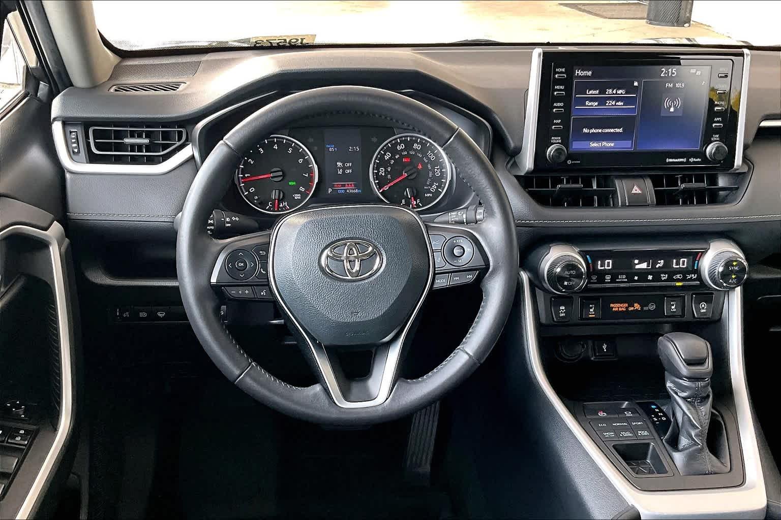 2021 Toyota RAV4 XLE - Photo 17