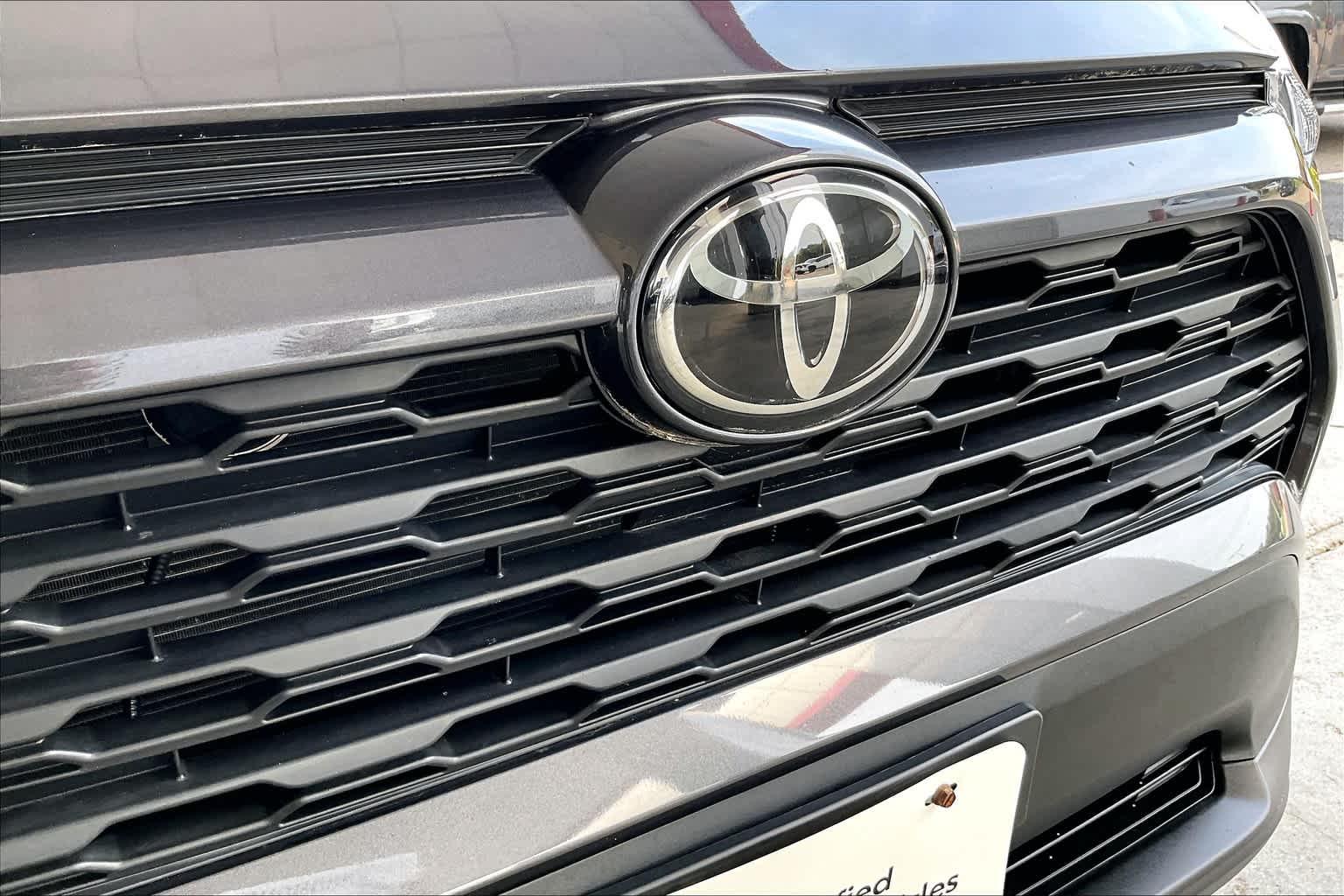 2021 Toyota RAV4 XLE - Photo 31