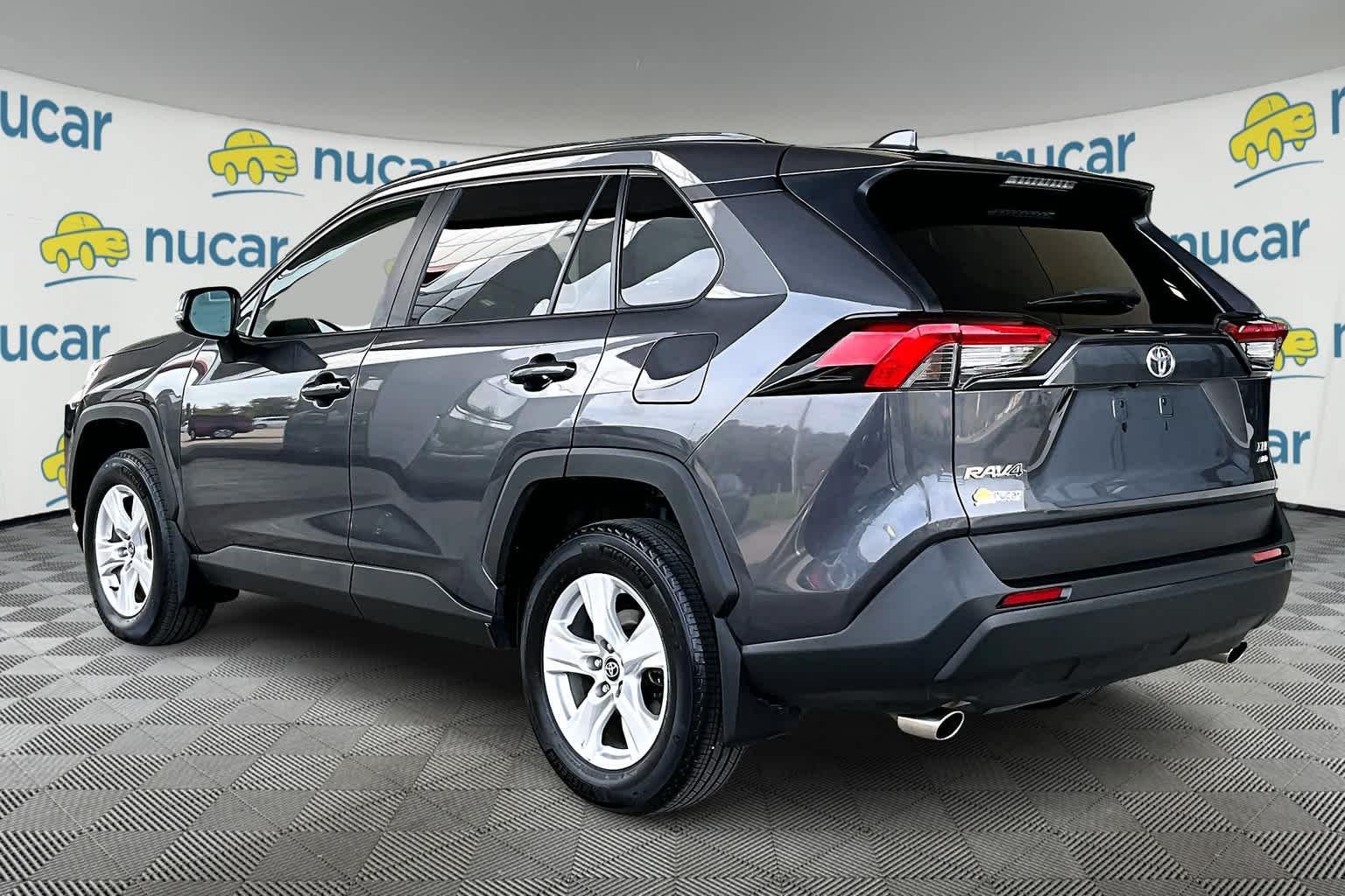 2021 Toyota RAV4 XLE - Photo 4