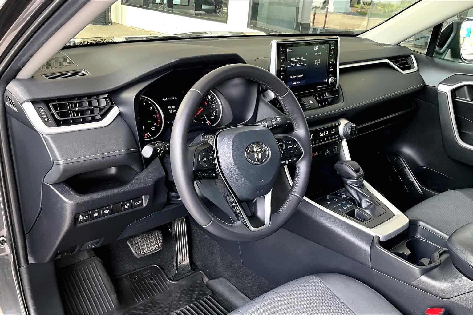 2021 Toyota RAV4 XLE - Photo 8