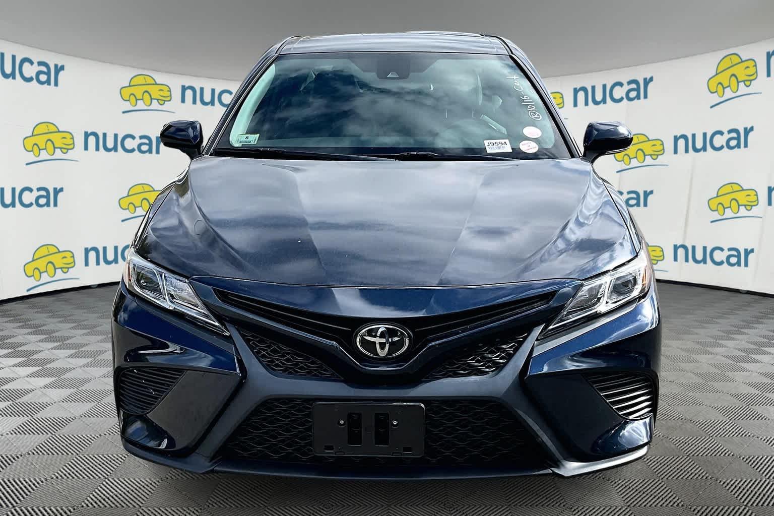 2020 Toyota Camry SE - Photo 2