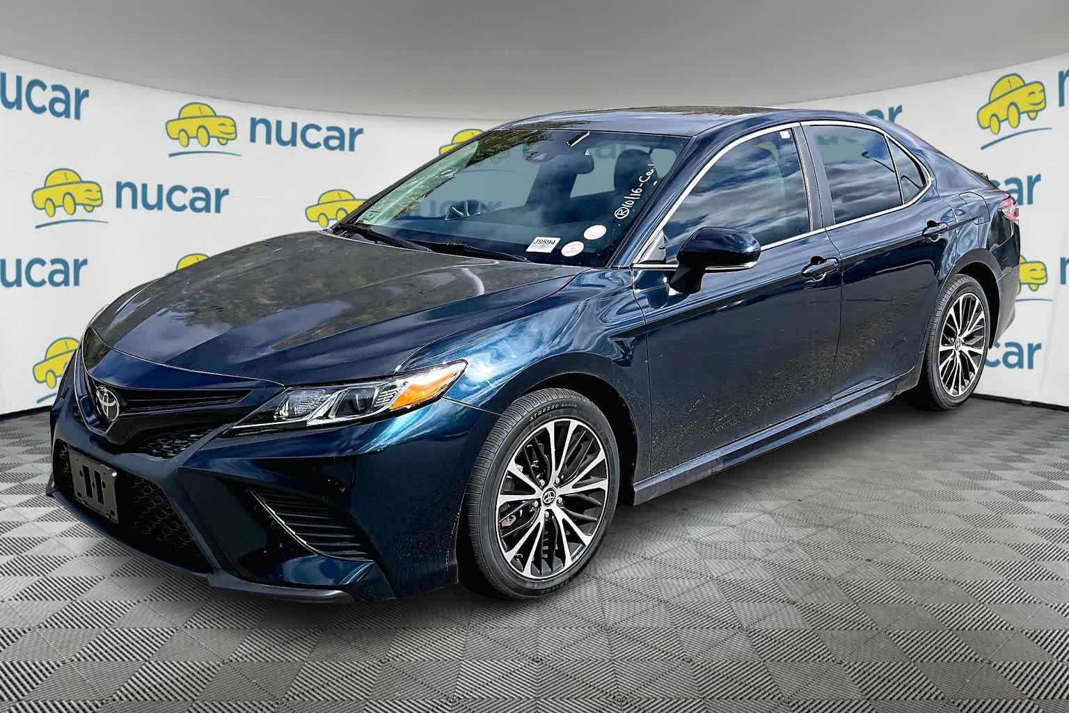 2020 Toyota Camry SE - Photo 3