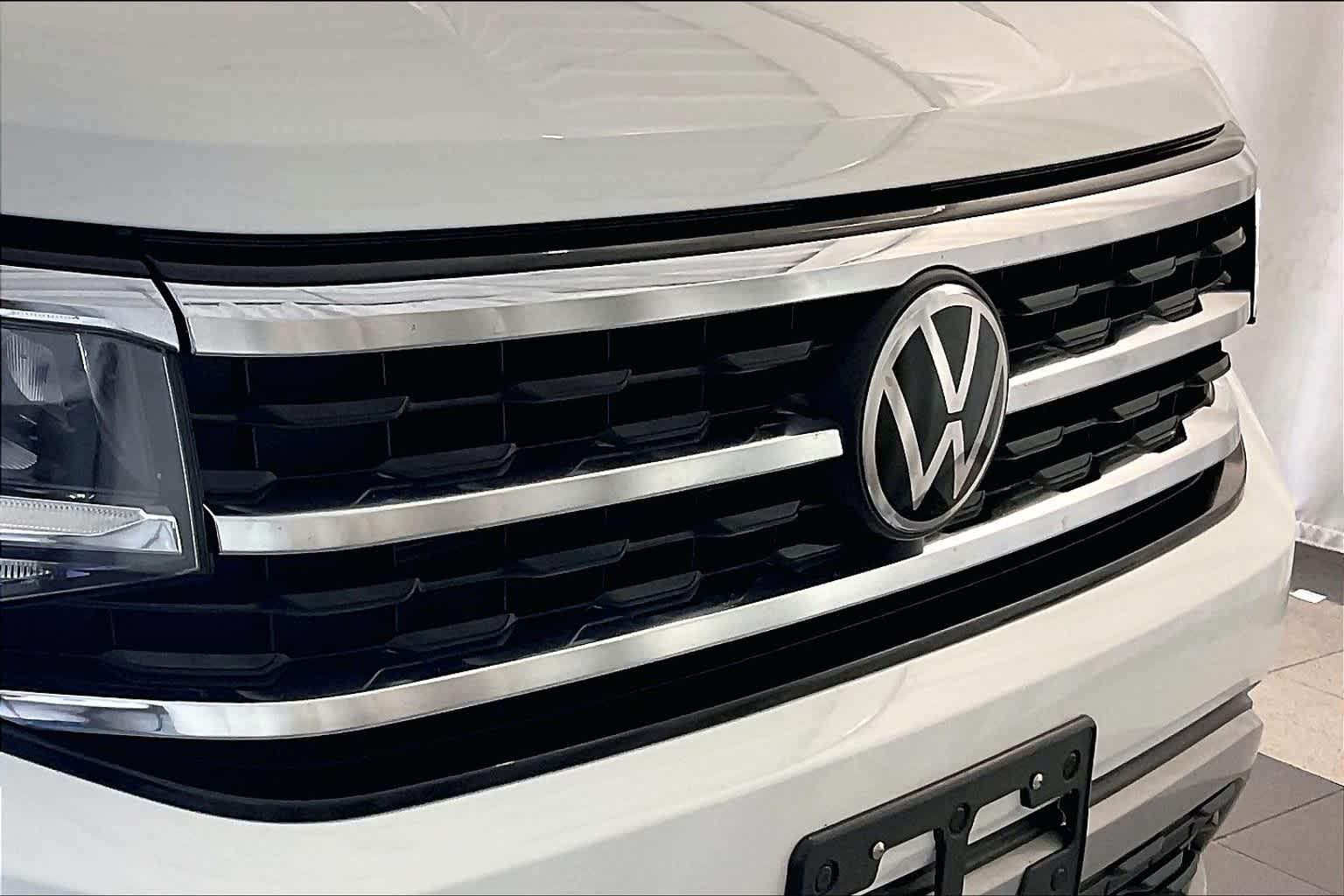 2023 Volkswagen Atlas 3.6L V6 SE w/Technology - Photo 32