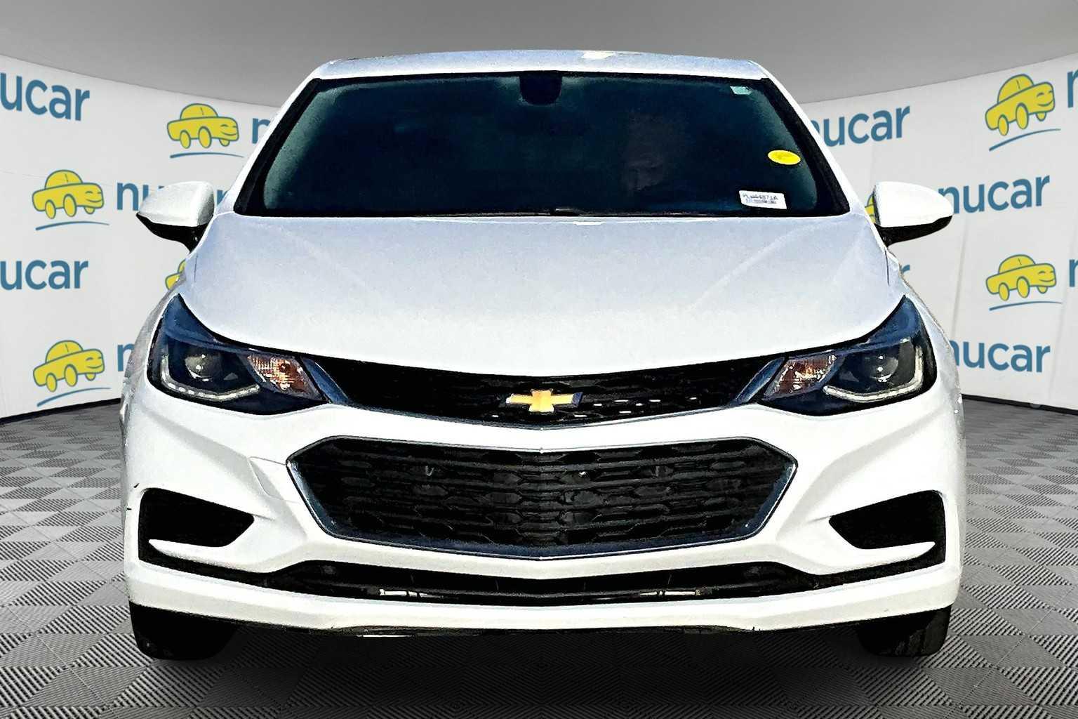 2018 Chevrolet Cruze LT - Photo 2