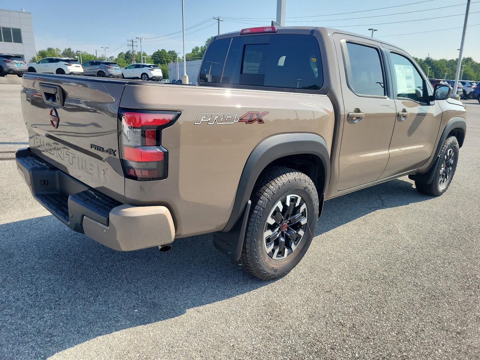 2024 Nissan Frontier PRO-4X Crew Cab 4x4 - Photo 4