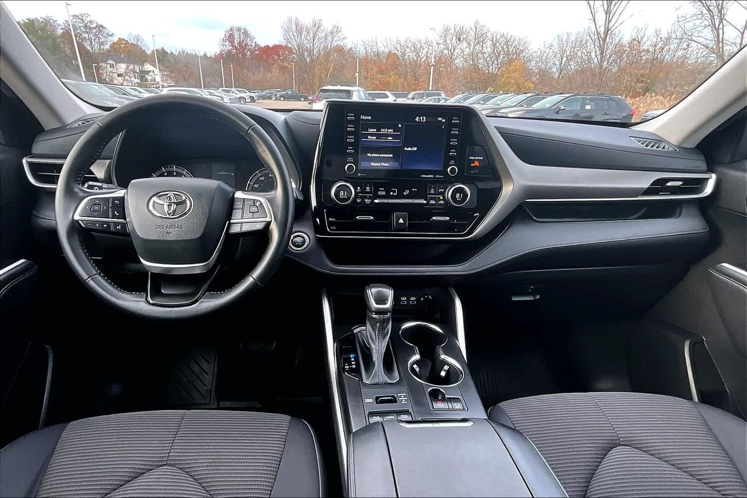 2022 Toyota Highlander LE - Photo 22