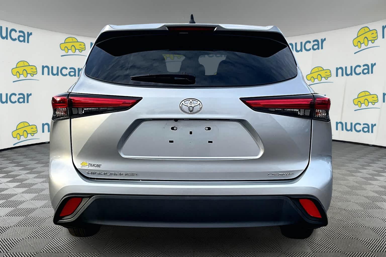 2022 Toyota Highlander LE - Photo 5